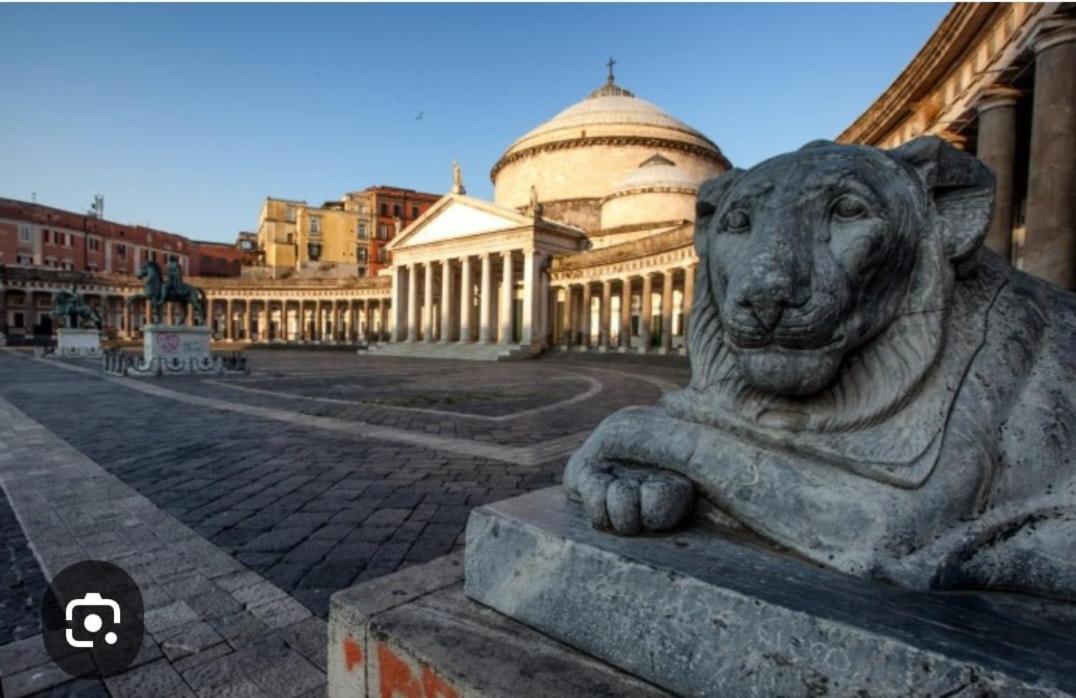 Casa Gioia, Tra Palazzo Reale,Lungomare E Monte Echia Lejlighed Napoli Eksteriør billede